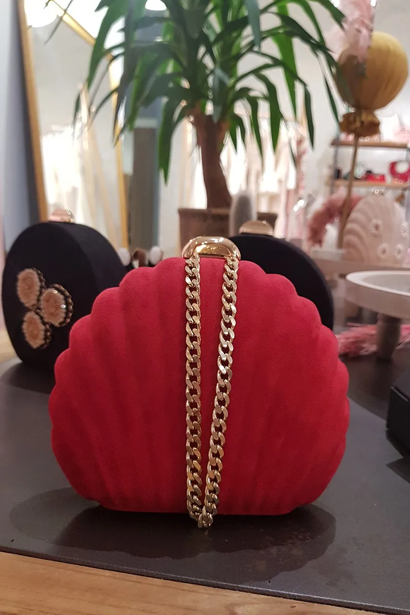 Bolso concha ante rojo con cadena 