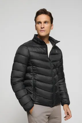 Chaqueta Chase ultralight negra con bordado Rigby Go