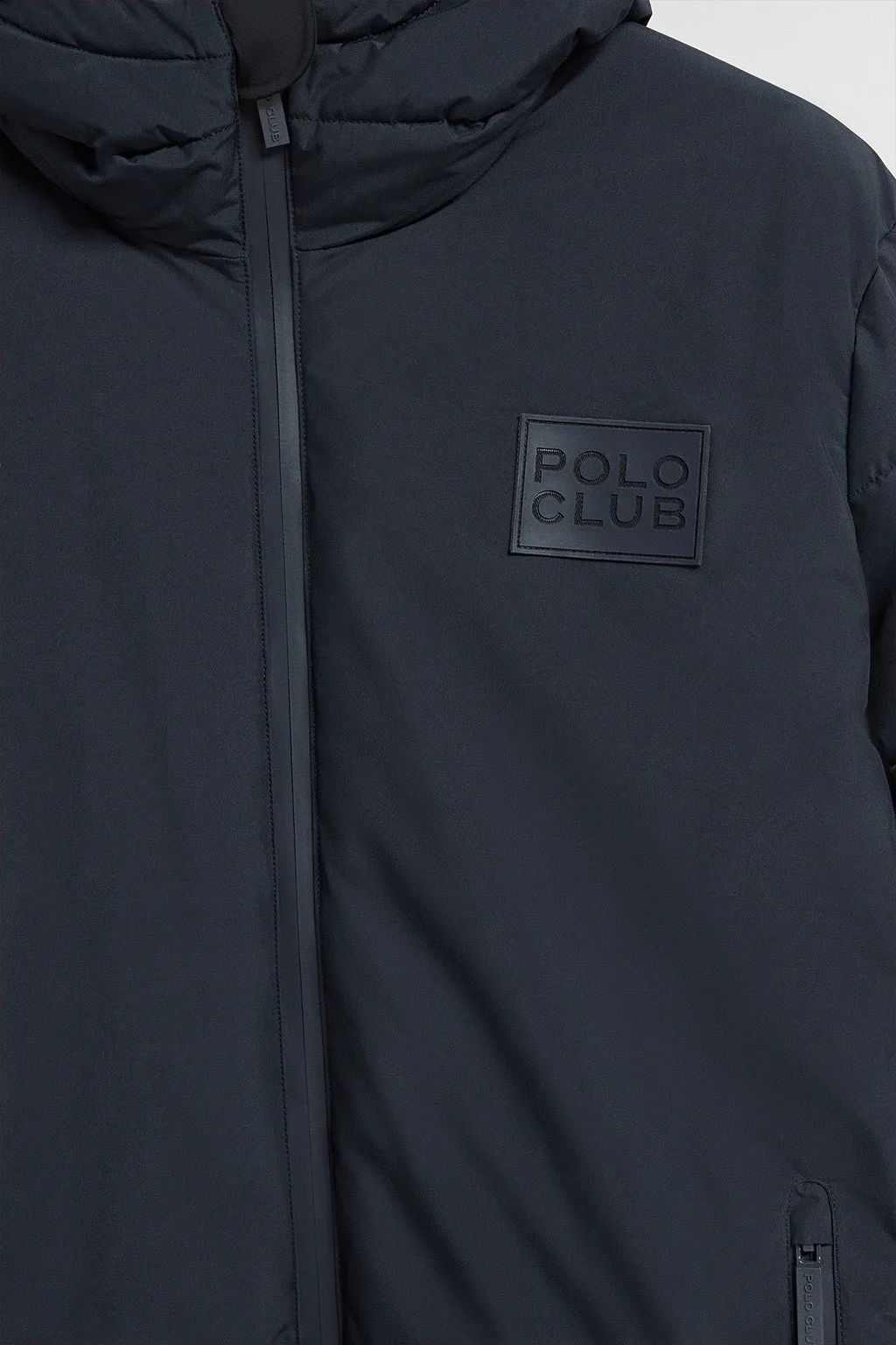 Chaqueta St Moritz azul marino acolchada de capucha fija y detalles Polo Club