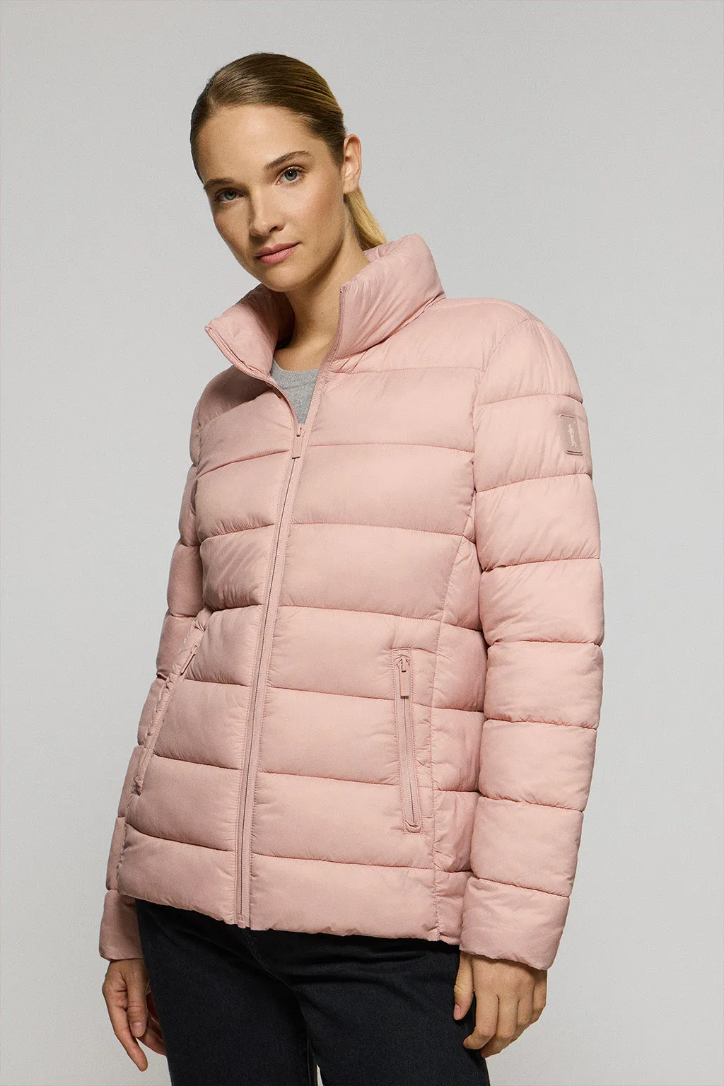 Chaqueta ultralight Susanne color rosa palo con parche Rigby Go