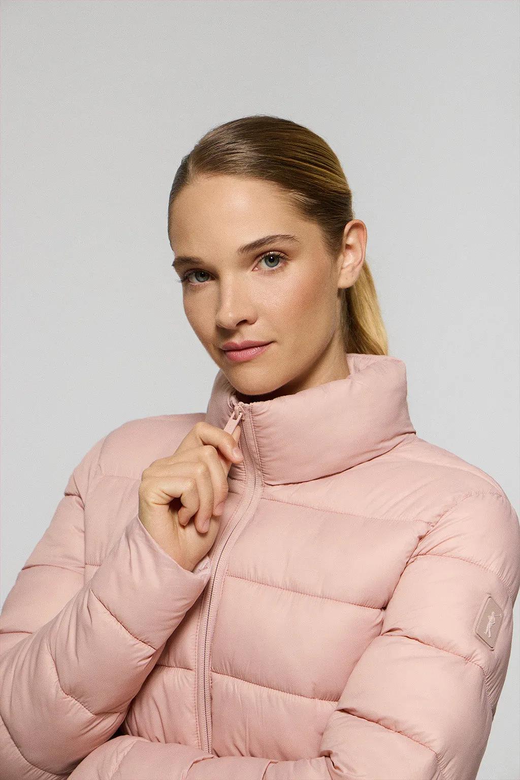 Chaqueta ultralight Susanne color rosa palo con parche Rigby Go