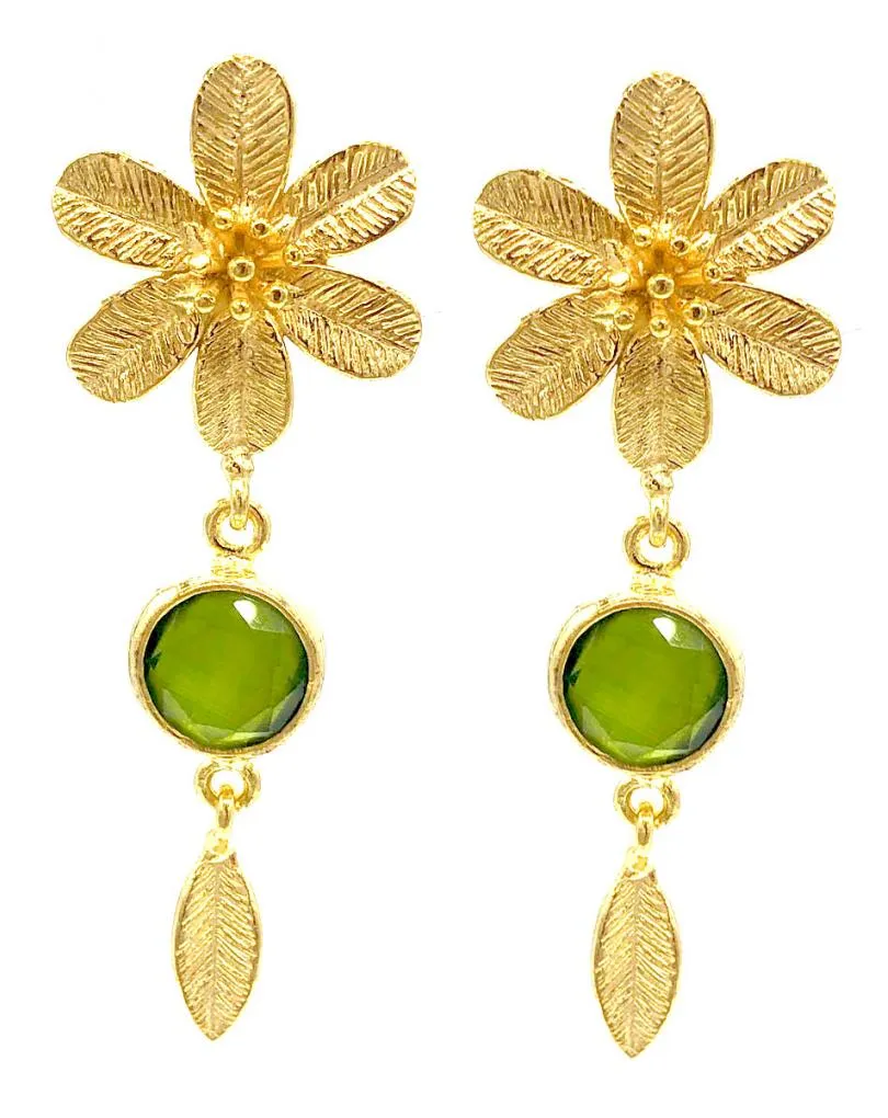 PENDIENTES LARGOS CRISTAL VERDE MILITAR Y FLOR Y PLUMA EN BAÑO EN ORO