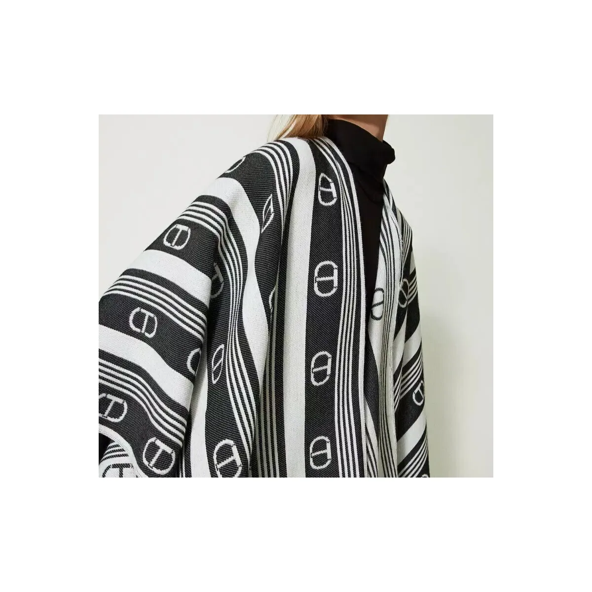 PONCHO IN MISTO LANA JACQUARD A RIGHE Art. 232TA4190