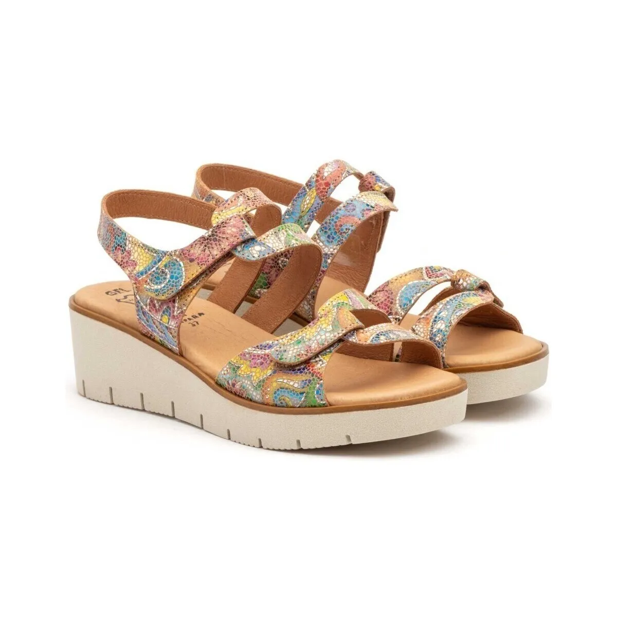 Sandalias marrones de piel con cuña by CBP