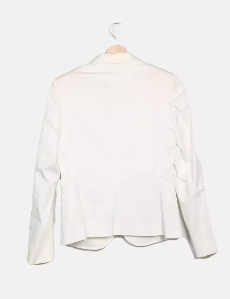 Veintitantos Blazer blanca básica