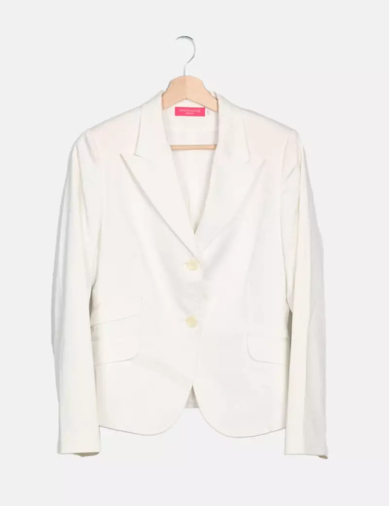 Veintitantos Blazer blanca básica