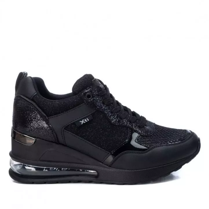 Zapatillas deportivas Xti 42946 negro con cuña y cámara de aire