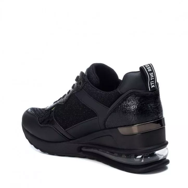 Zapatillas deportivas Xti 42946 negro con cuña y cámara de aire