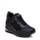 Zapatillas deportivas Xti 42946 negro con cuña y cámara de aire